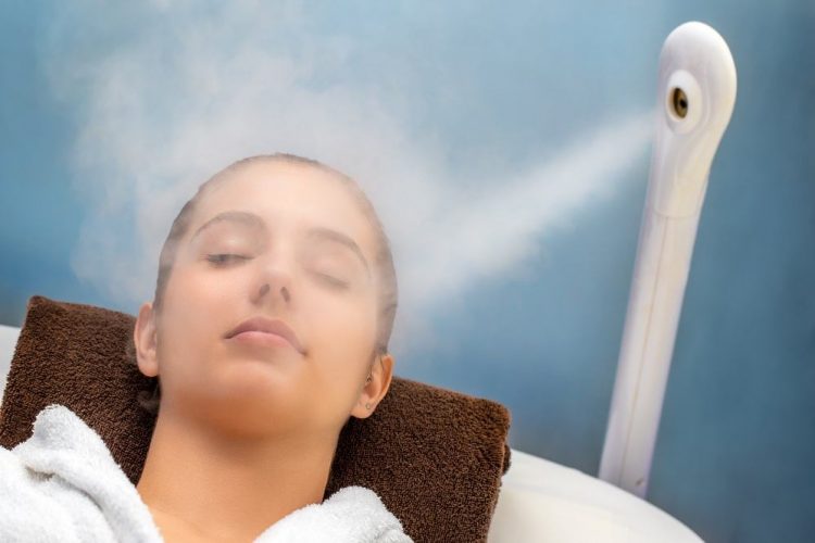 How to Use a Facial Steamer to Achieve Clearer Skin